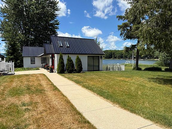 4th image of 1849 E Pratt Lake Rd