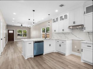 102 Schade Ln #B, Houston, TX 77037