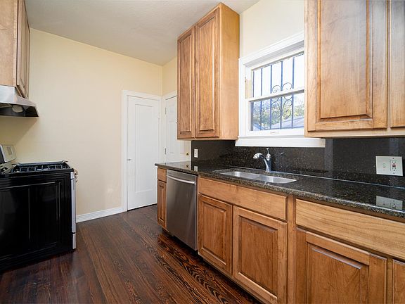 4th image of 122 S Smith St