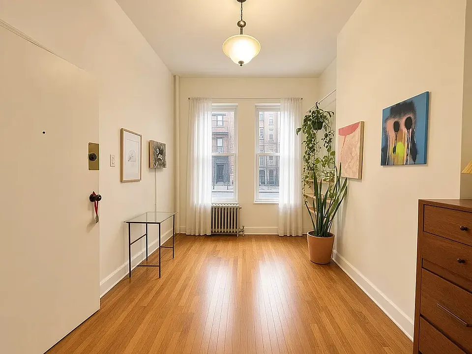 940 Kent Ave #1B
