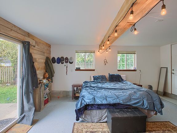 5th image of 3117 108th Ave E