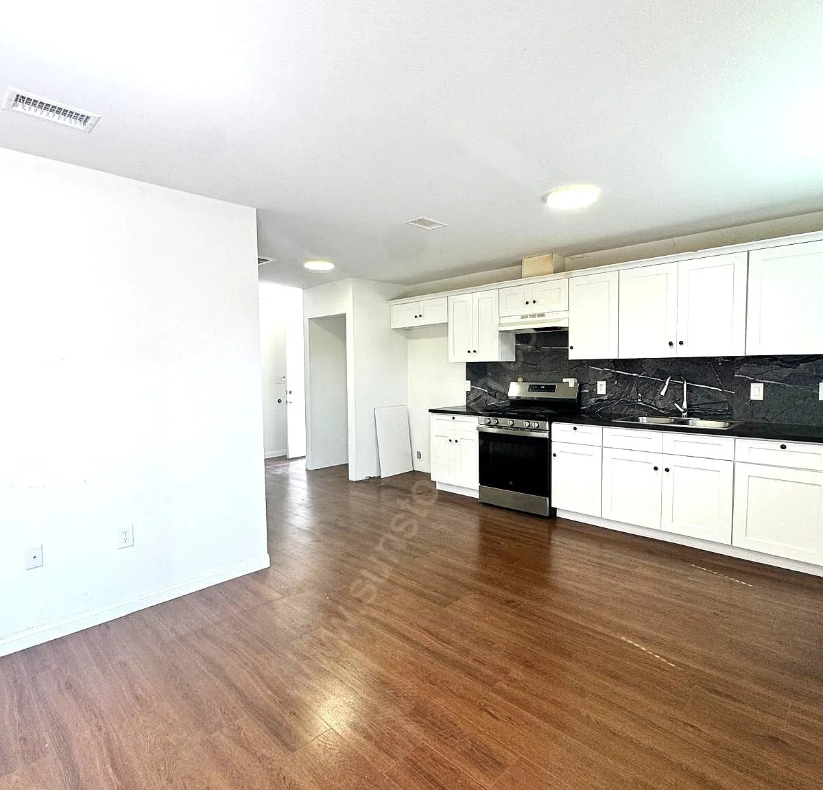 2 bed, 900 sqft, $2,450 — Photo 3