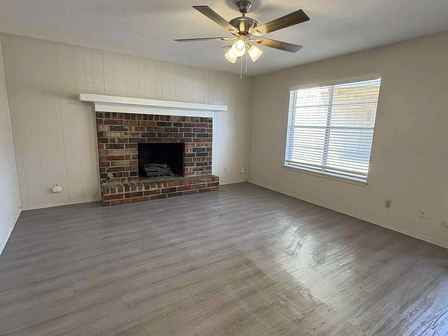 2 bed, 1.5 bath, 1200 sqft, $1,350 — Photo 1