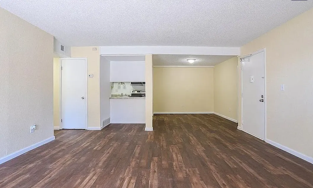 3 bed, 1009 sqft, $2,050 — Photo 4