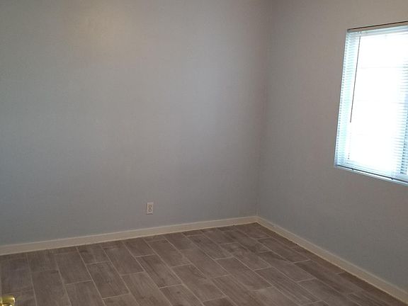 4th image of 8912 Laurel Ave