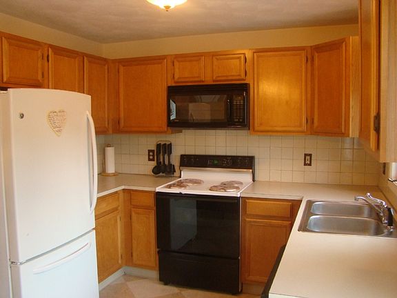 3rd image of 4 Iris Ln #104