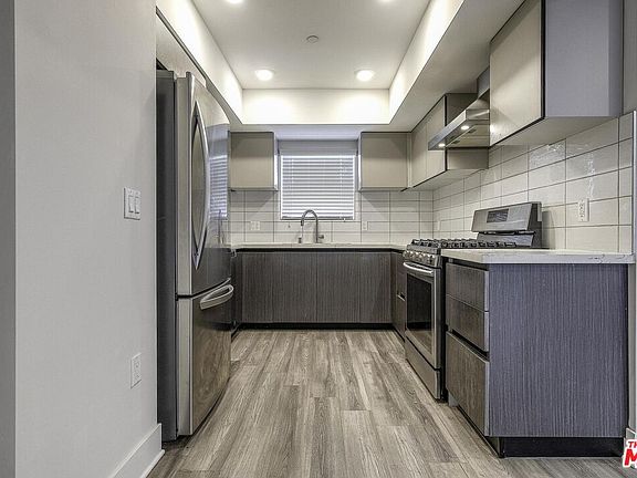 3rd image of 5030 Rosewood Ave APT 404