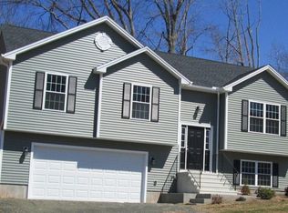 30 Cobblestone Ln, Meriden, CT 06450