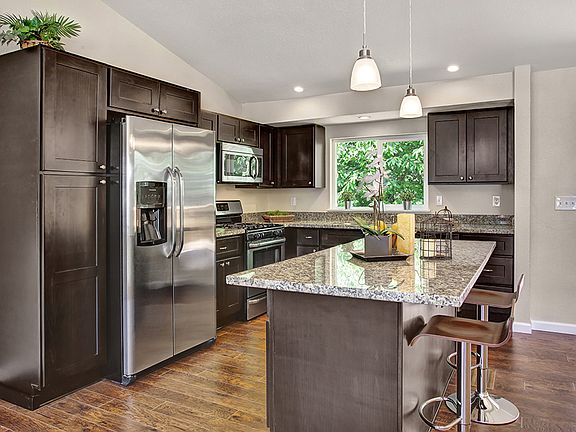 3rd image of 3605 Foxwood Dr SE