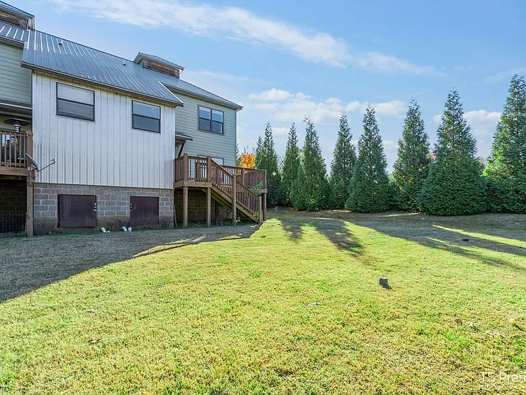 2037 N Box Ave — Photo 14