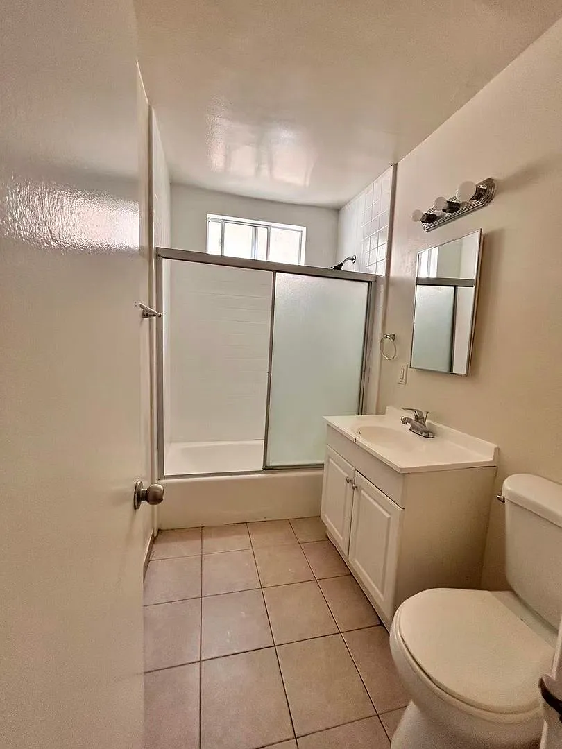 Greenview Properties 7642 Vineland — Photo 2