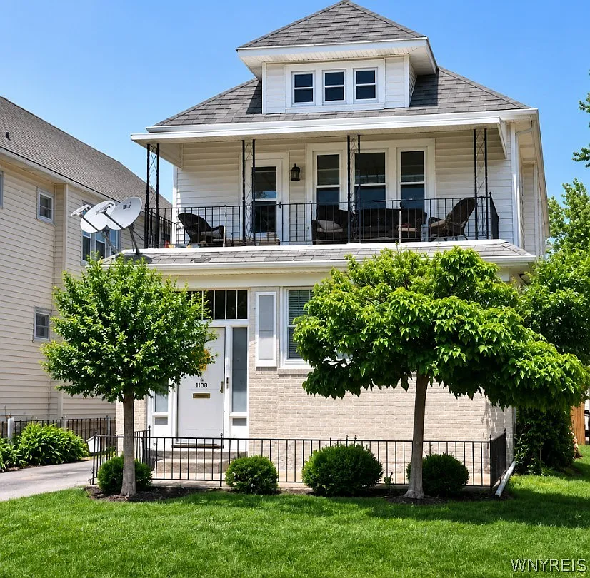 3 bed, 1.0 bath, 1193 sqft, $1,850 — Photo 1