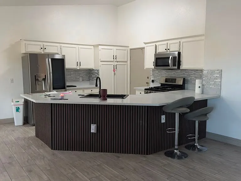 2050 Los Feliz St #102 — Photo 9