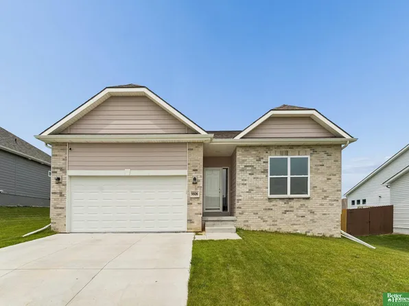 9806 Osprey Ln, Omaha, NE 68046