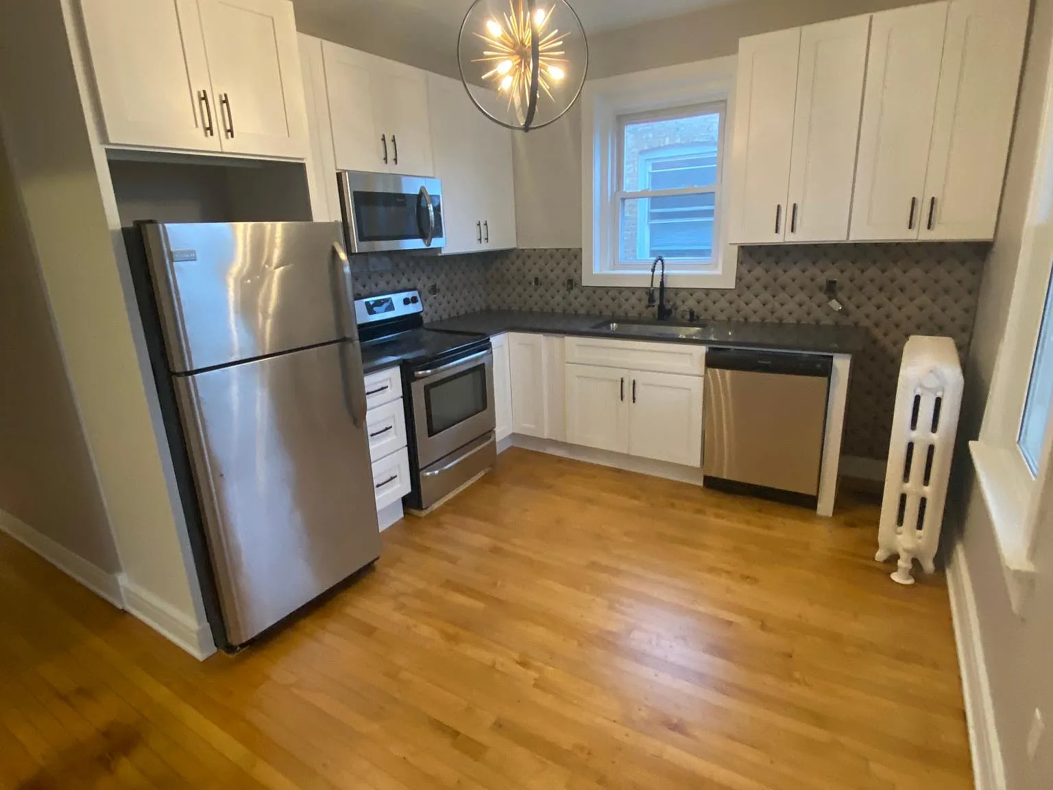 3 bed, 1400 sqft, $2,300 — Photo 3