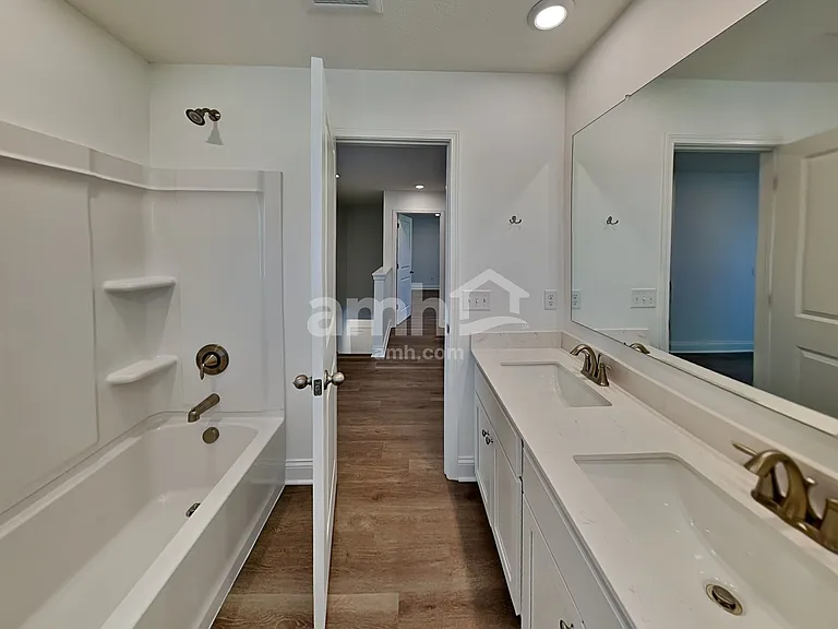 1077 Broyles Xing — Photo 17