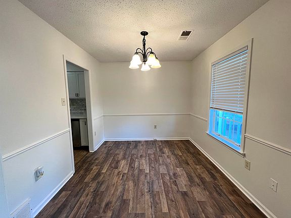 3rd image of 2707 Lakeside Dr
