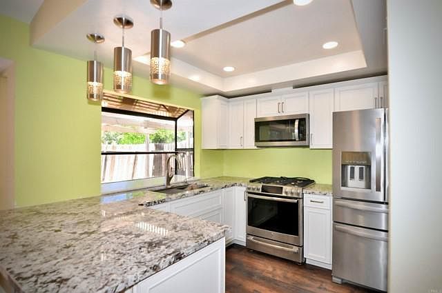 1st image of 368 Winewood St