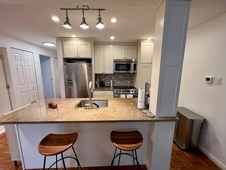 136 N Bread St #422 — Photo 21
