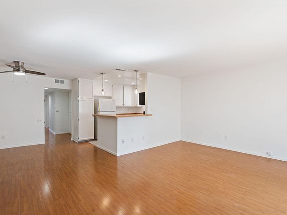 5th image of 18427 Vincennes St Unit 19