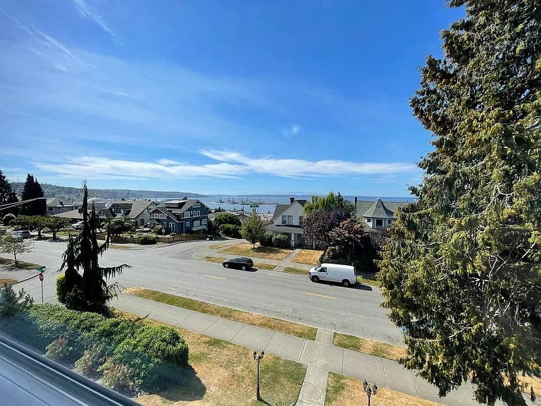 Clark Mansion- 11 Unit — Photo 10