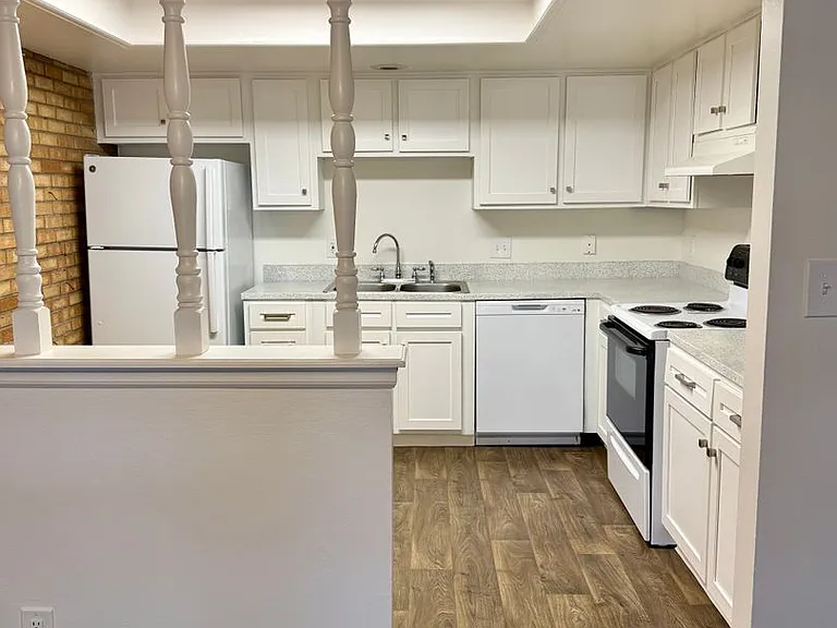 Applewood Crest Townhomes & Apartments — Photo 44