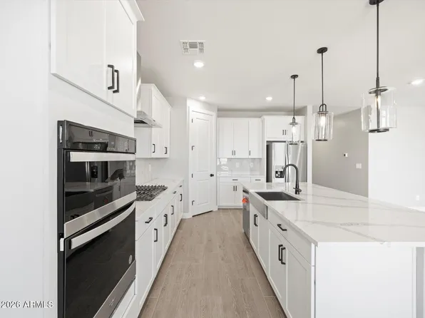 310 W FLATIRON Trail, Apache Junction, AZ 85120