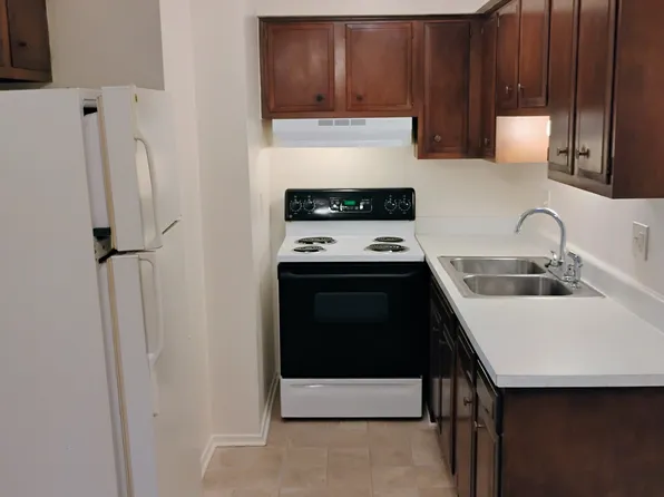 27060 Grandmont St, Roseville, MI 48066