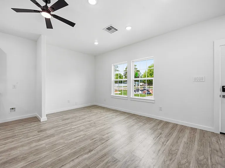 7502 Laura C D Koppe Rd — Photo 5