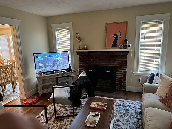 5th image of 248 Everett St #1