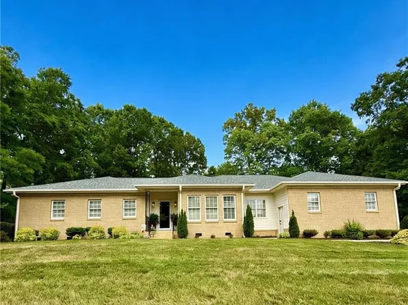 1005 Colonial Dr, Albemarle, NC 28001