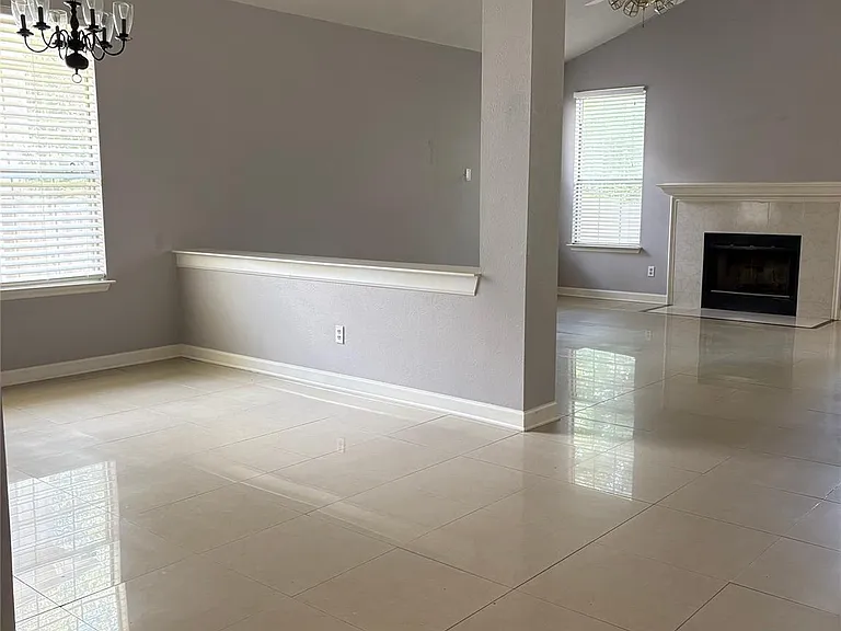 3523 Kings Mountain Dr — Photo 2