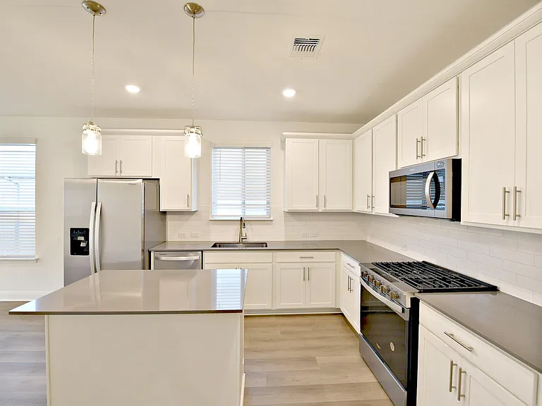 517 Scooter St — Photo 7
