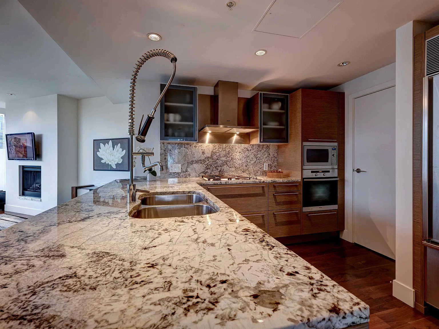 2 bed, 1134 sqft, $8,250 — Photo 4