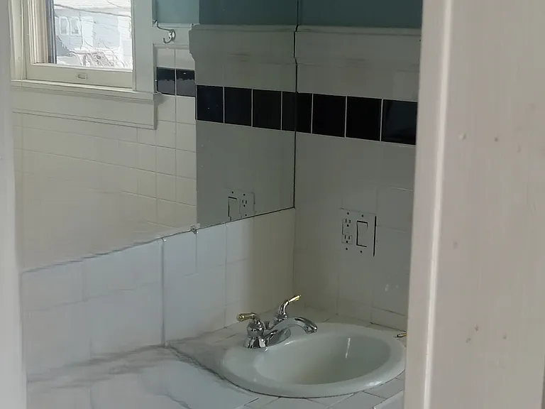 265 W Broadway St #1 — Photo 4