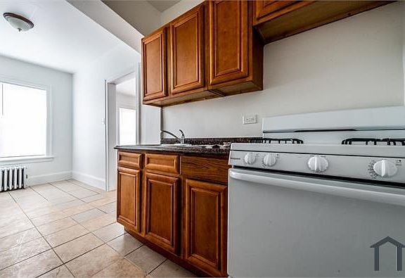 5th image of 7914 S Kingston Ave