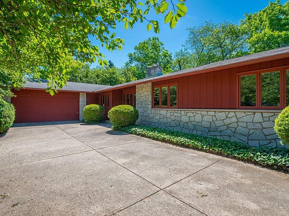 2nd image of 717 Olde Settler Pl