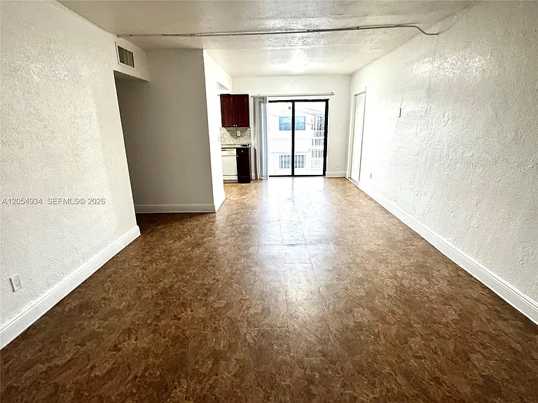 1525 NE 135th St #14 — Photo 2
