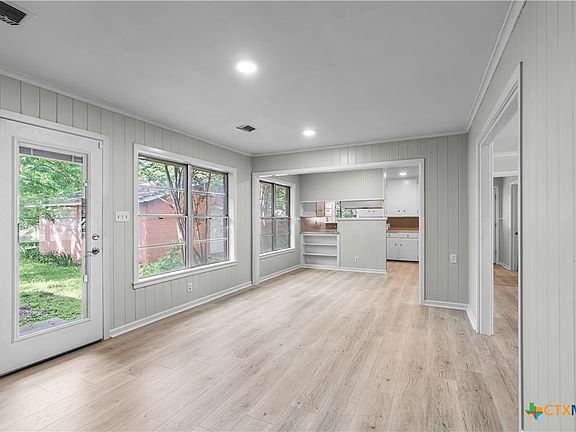 4th image of 1412 E Leon St