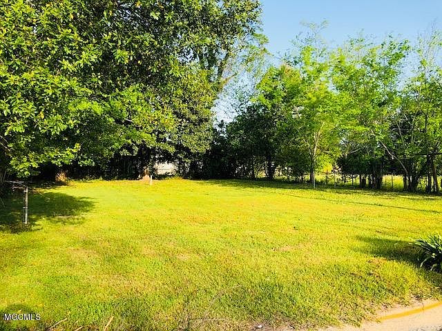 2nd image of 218 Reynoir St