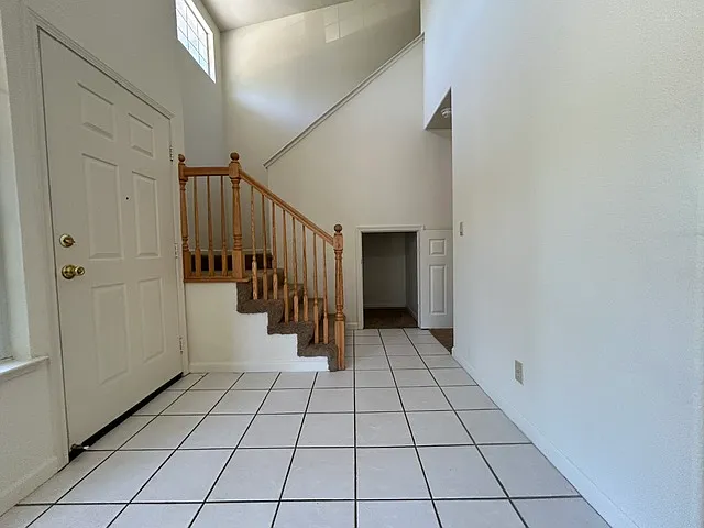 201 Sapphire Ct — Photo 3