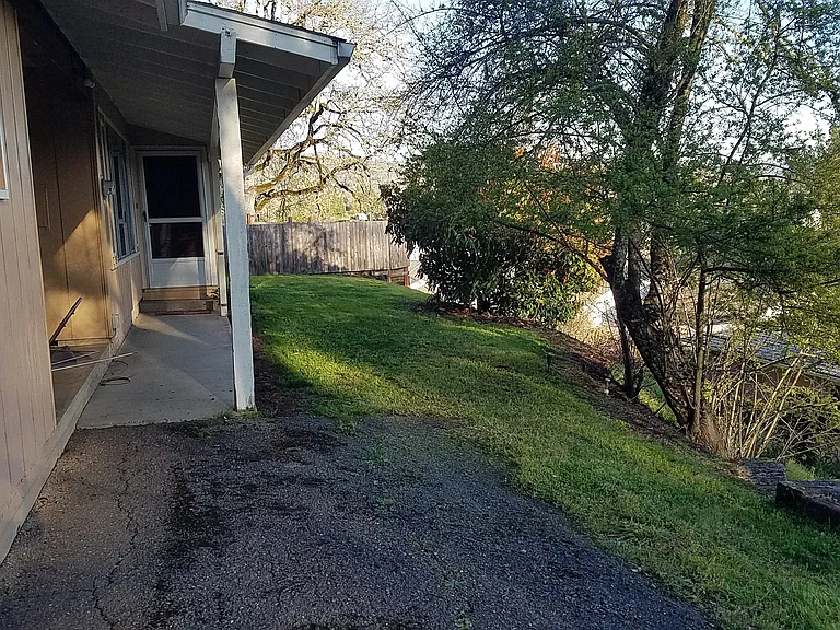 1897 NW Dogwood St — Photo 5