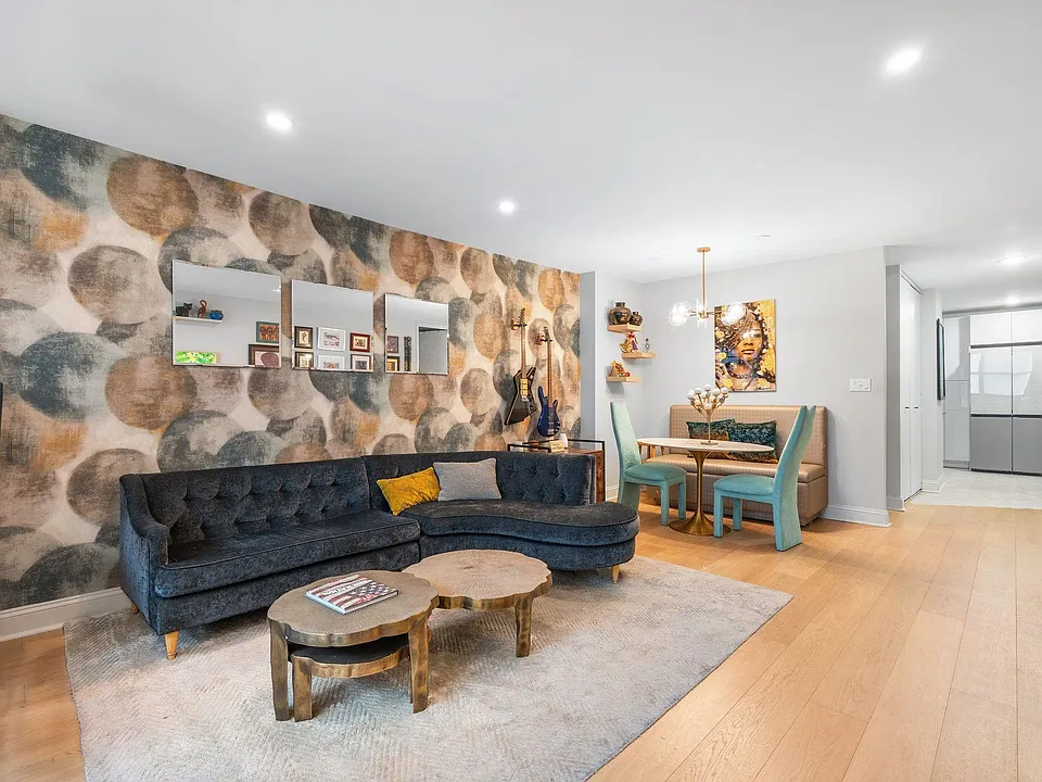 7004 Boulevard East #1C