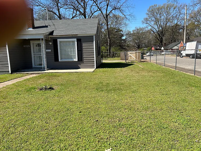 1029 Woodbury St — Photo 10