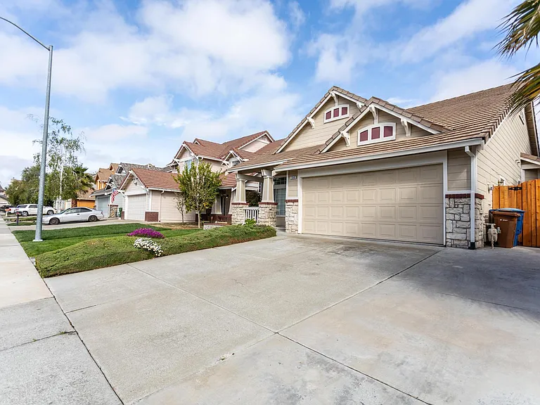 1040 Dellwood Ct — Photo 12