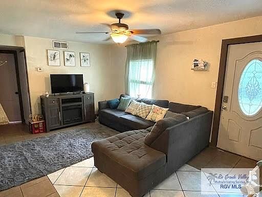 3rd image of 105 Ebony St