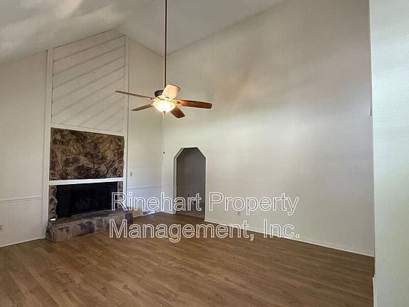 3rd image of 2083 Ridgecrest Rd