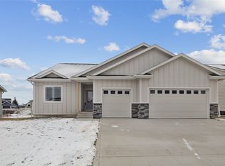 70 NW Valleyview Dr, Waukee, IA 50263