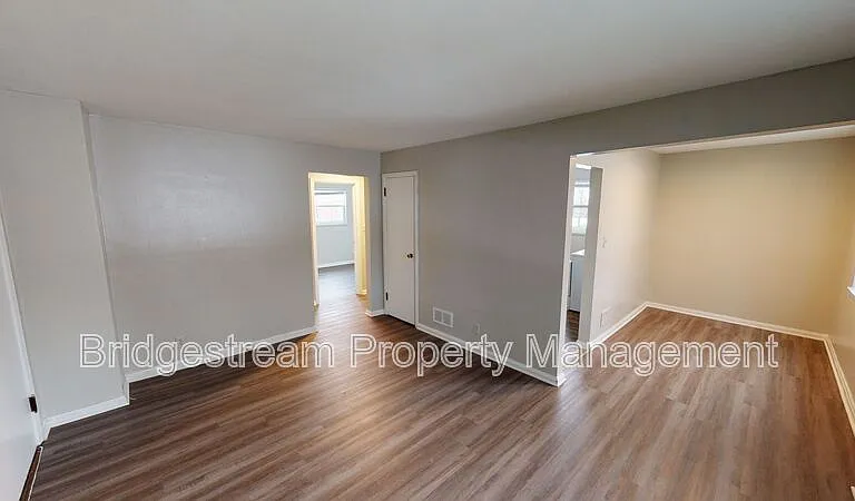 619 Gainsborough Rd #4 — Photo 1