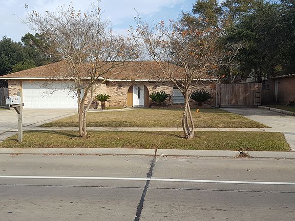 Plenty of parking 2 drivewys